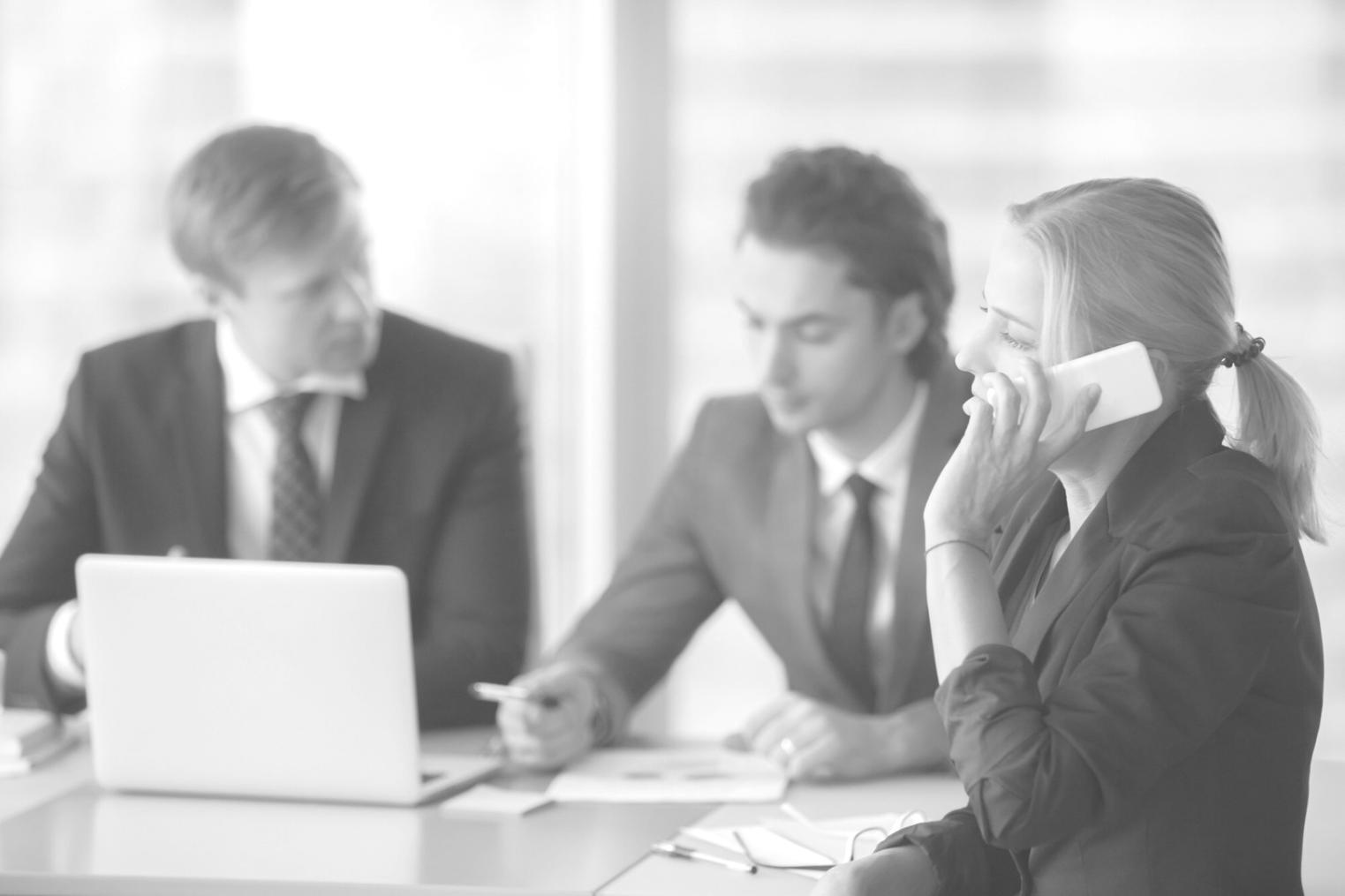 Análise visual de dados financeiros em ambiente profissional